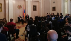 Foreign Minister of Armenia meets with the Armenian students studying in Moscow
