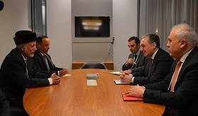 Зограб Мнацаканян встретился с министром иностранных дел Омана Юсифом бин Алави бин Абдаллой