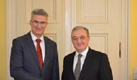Зограб Мнацаканян встретился с министром иностранных дел Мальты Кармело Абелой
