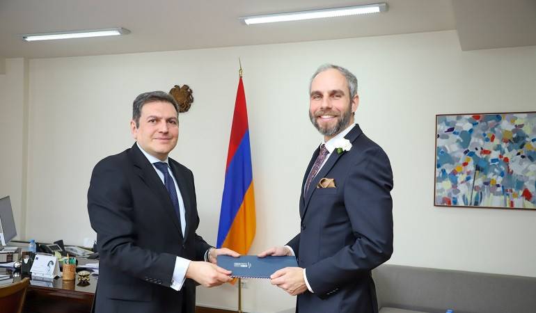 The newly-appointed Ambassador of the Czech Republic handed over a copy of his credentials to the Deputy Foreign Minister of Armenia