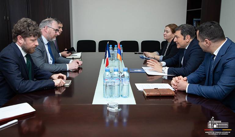 Le vice-ministre des Affaires étrangères Paruyr Hovhannisyan a reçu le Sénateur français Ronan Le Gleut